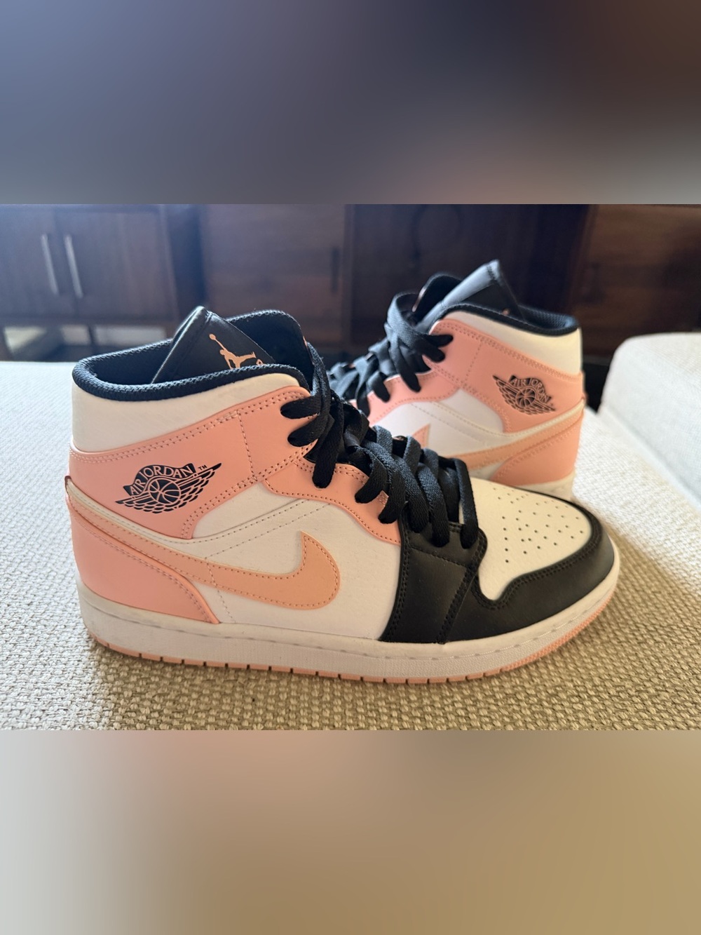 LIKE NEW Jordan Mid Sneakers in Black and Peach